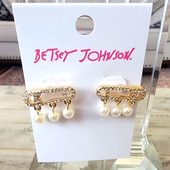 NWT BETSEY JOHNSON SAFETY PIN DIAMOND PEARL EARRINGS - Picture 2 of 3